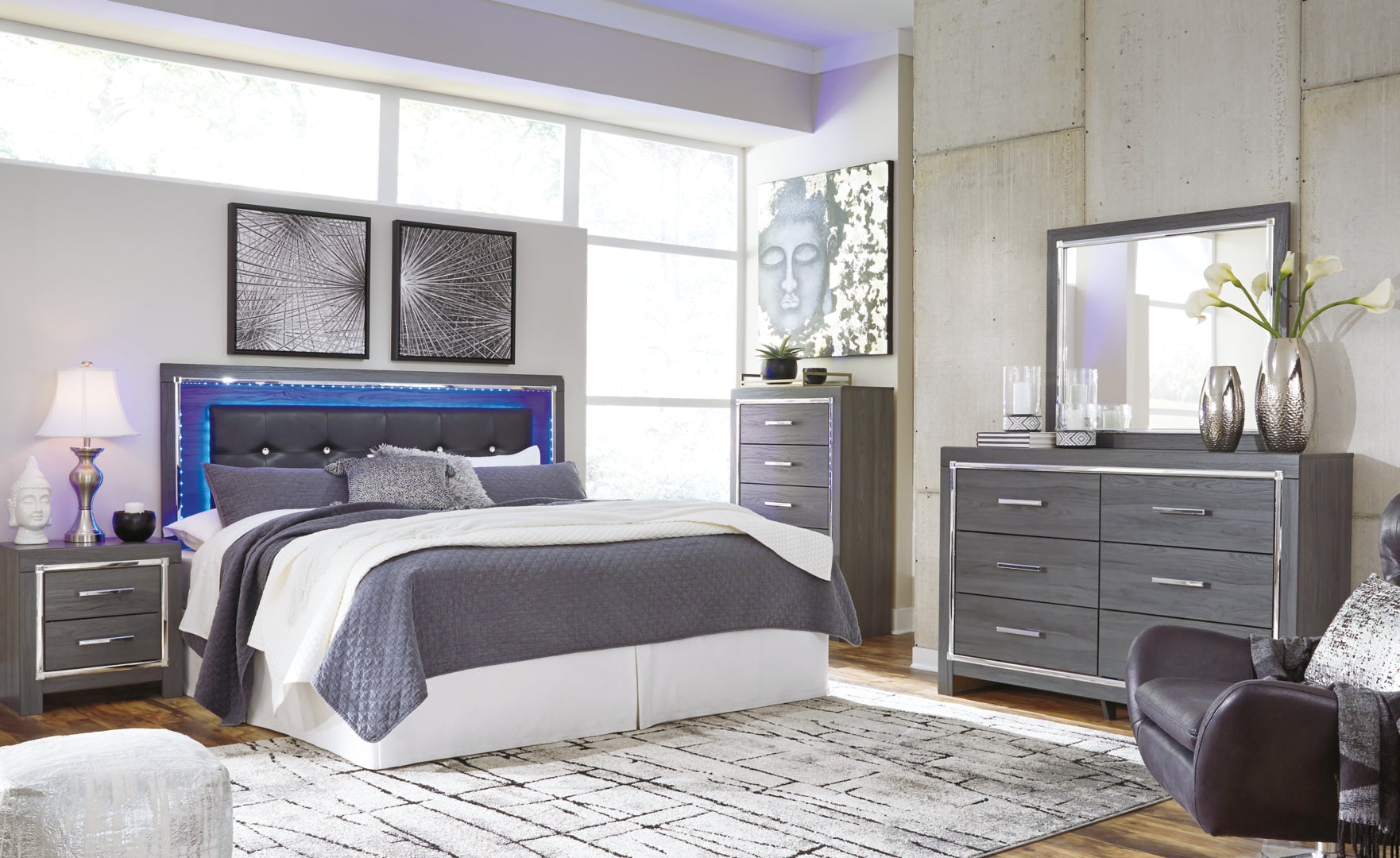 Lodanna Grey Panel Bedroom Set