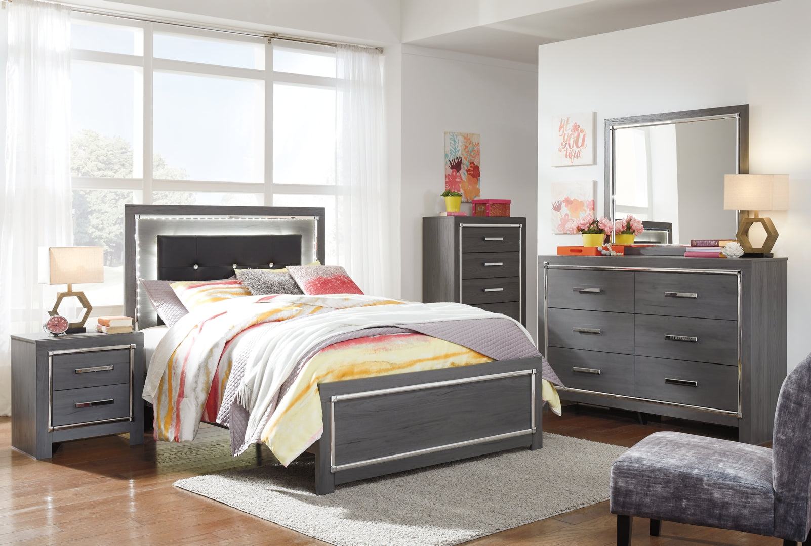 Lodanna Grey Panel Bedroom Set