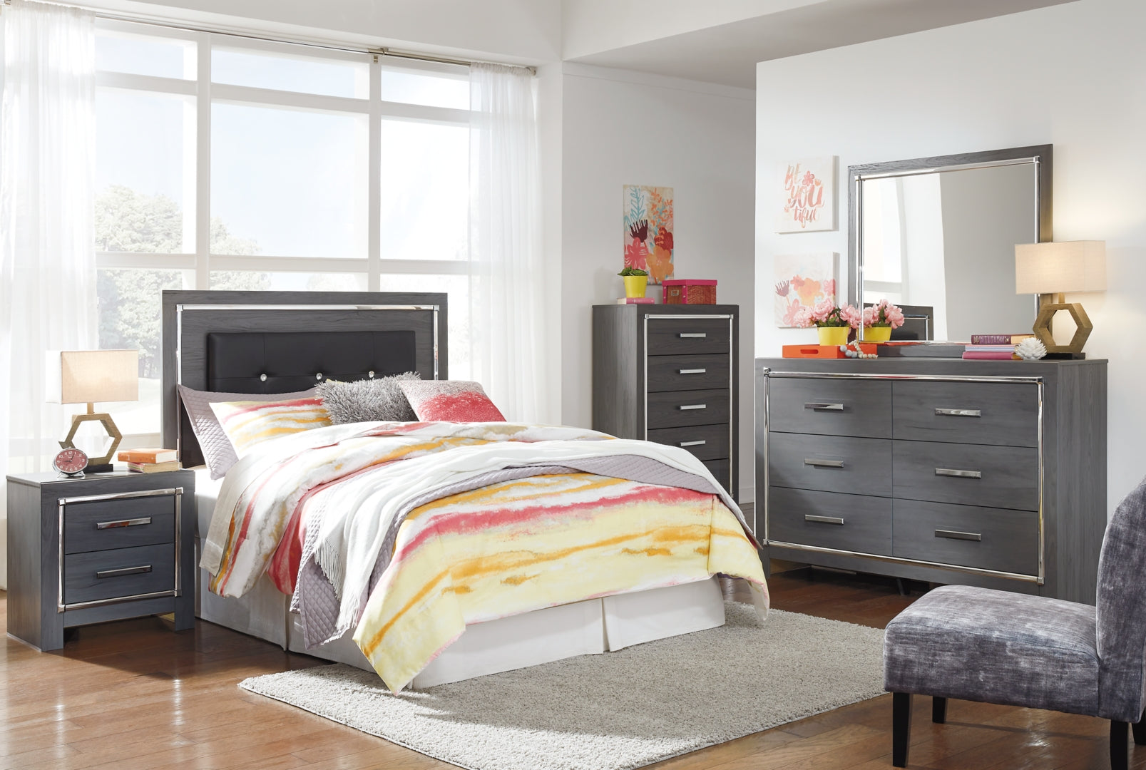 Lodanna Grey Panel Bedroom Set