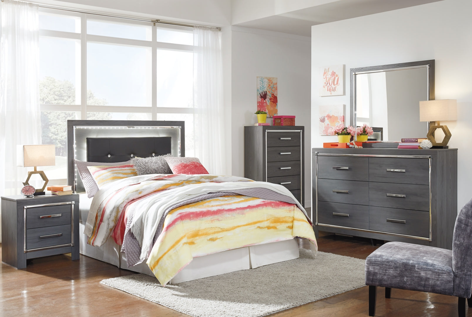 Lodanna Grey Panel Bedroom Set