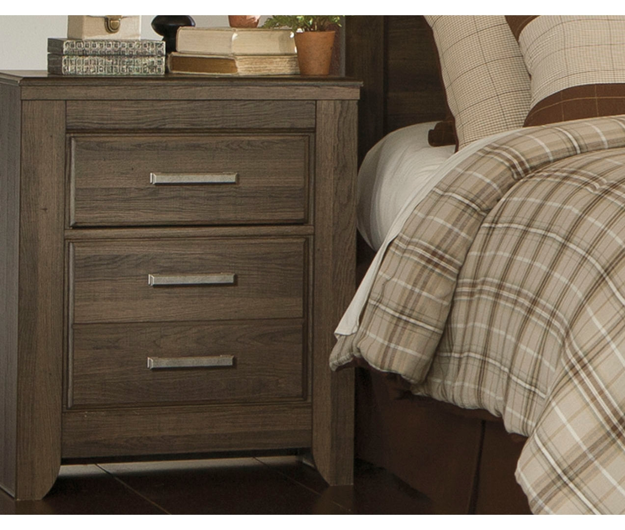 Juararo Brown Panel Bedroom Set