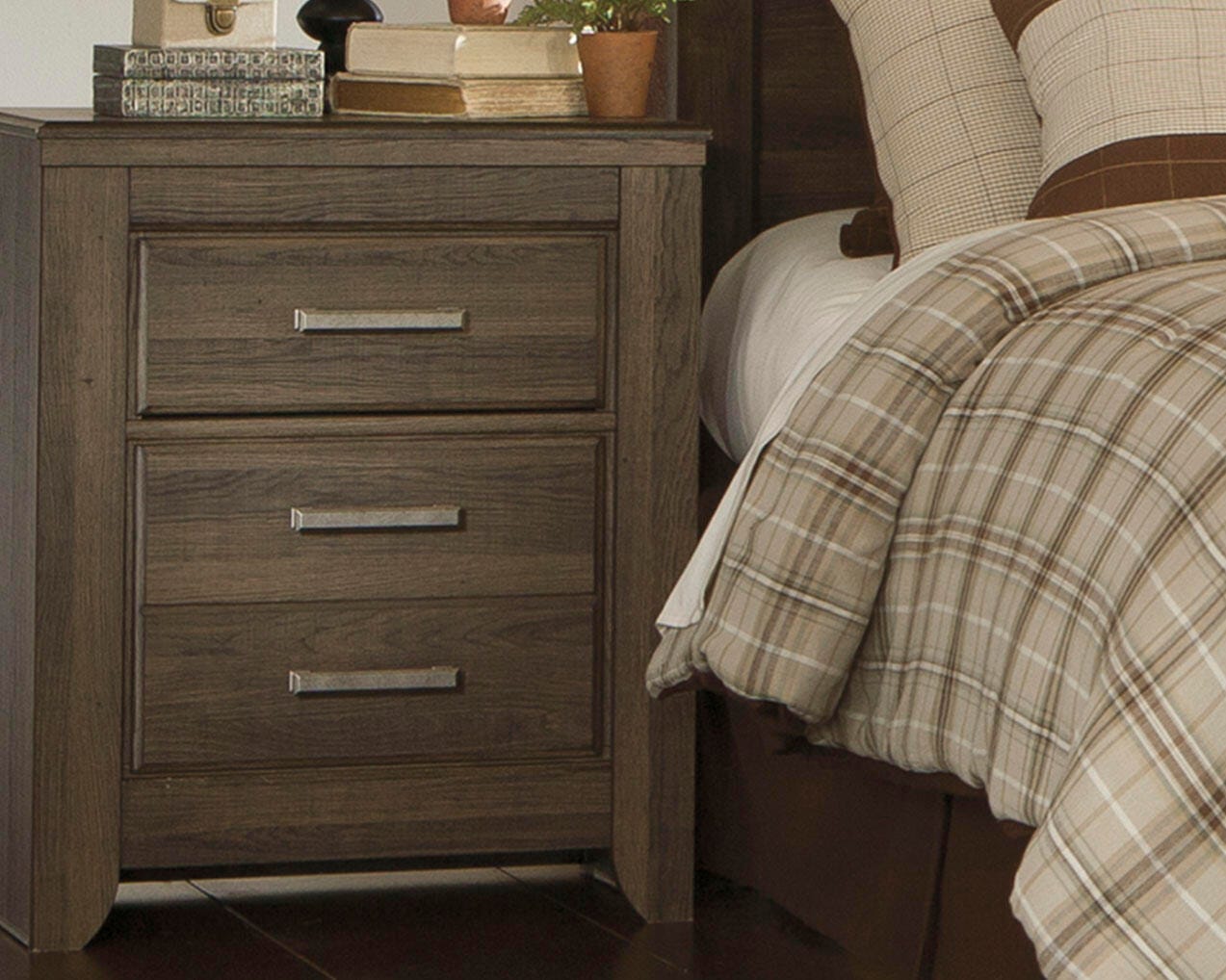 Juararo Panel Bed Bedroom Set