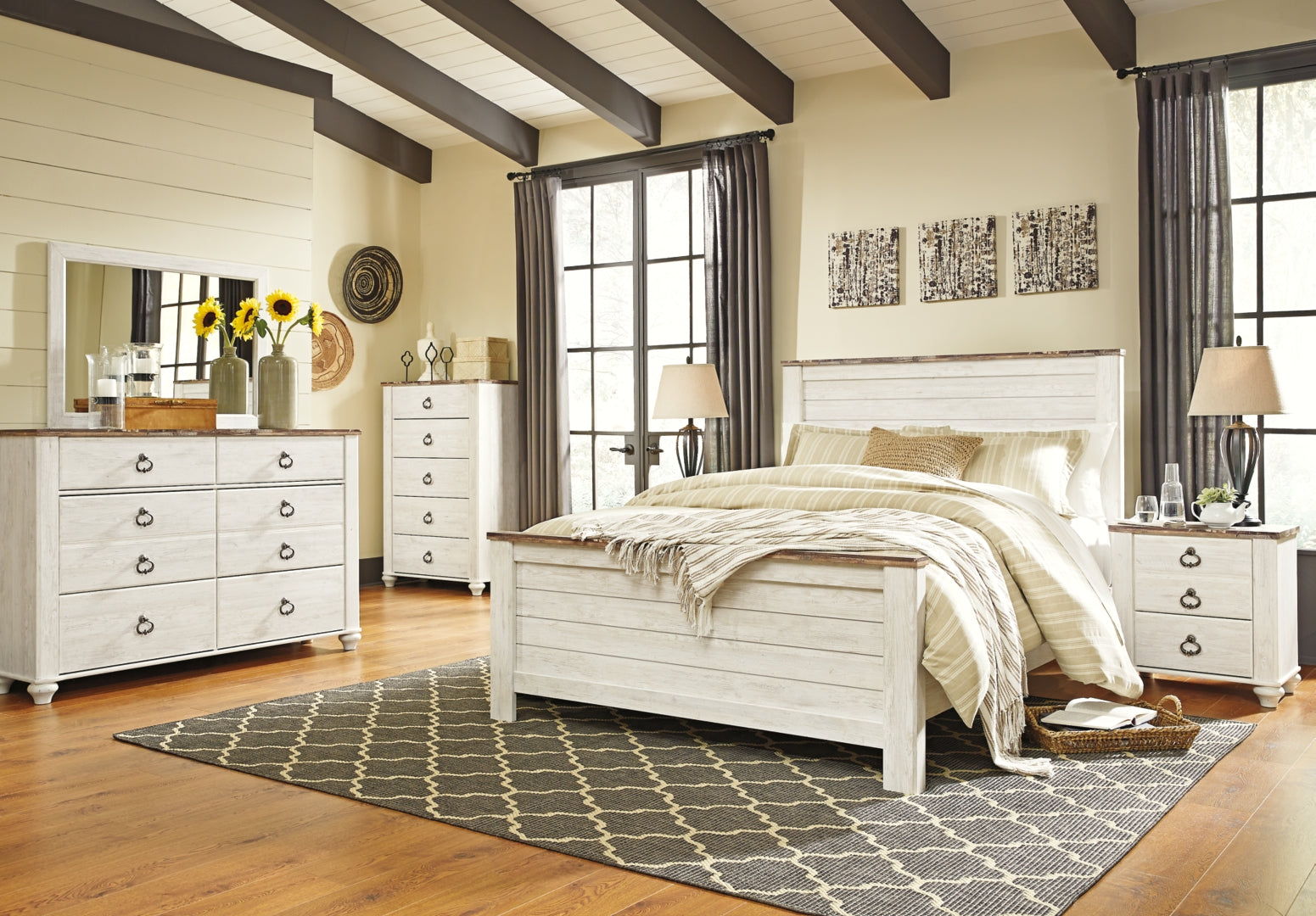 Willowton Beige Panel Bedroom Set