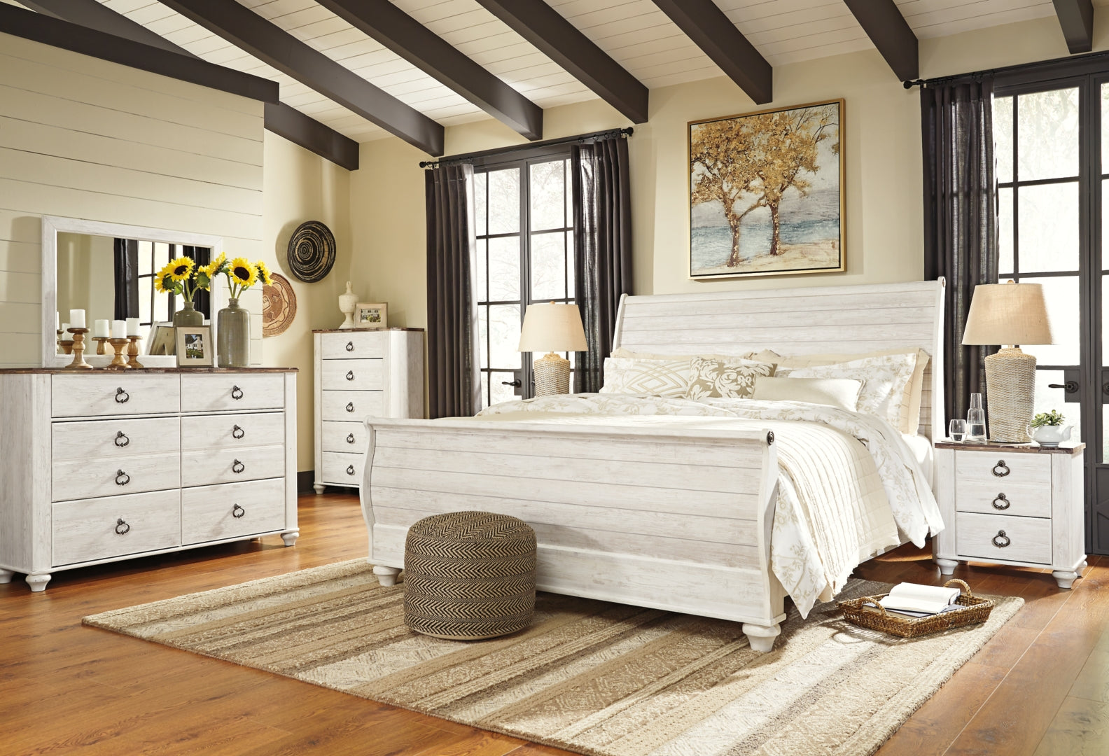 Willowton Beige Panel Bedroom Set