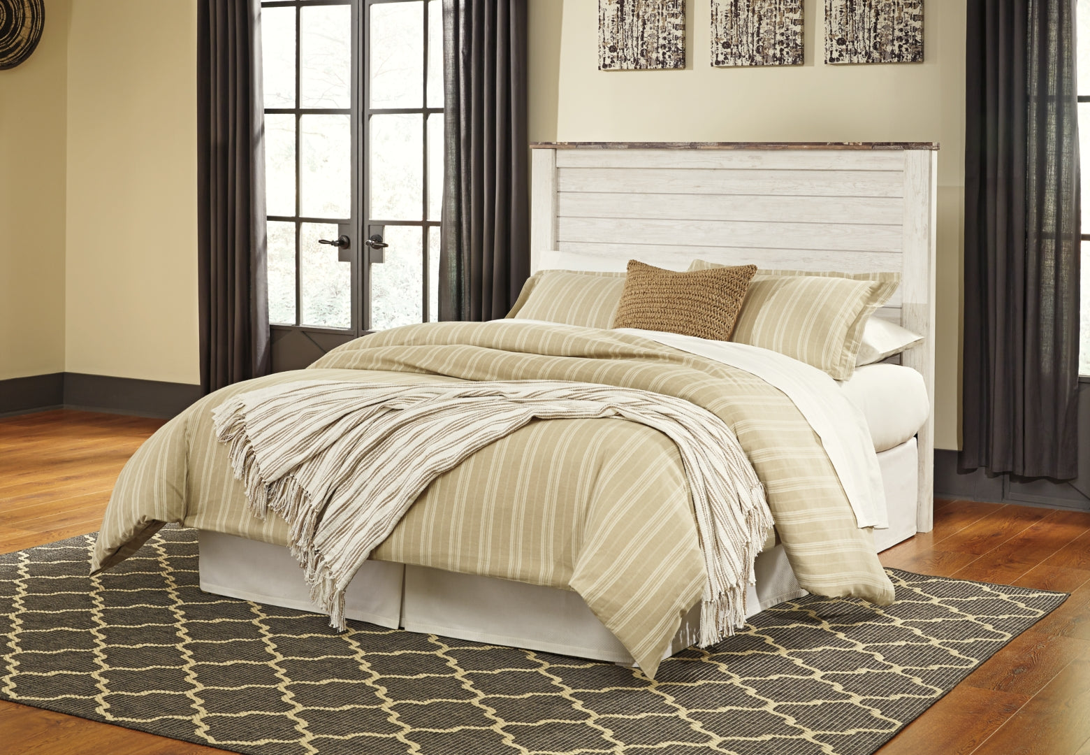 Willowton Beige Panel Bedroom Set