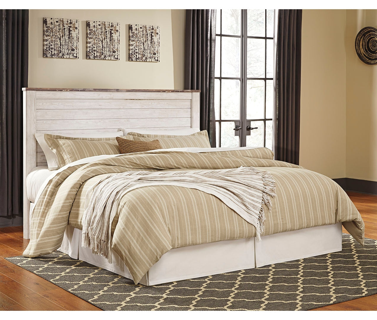 Willowton Beige Panel Bedroom Set