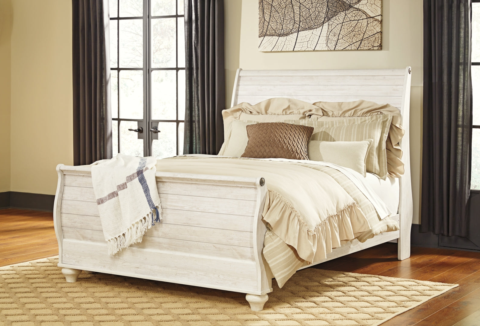 Willowton Beige Panel Bedroom Set