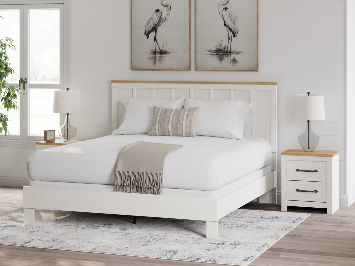 Linnocreek Panel Bed