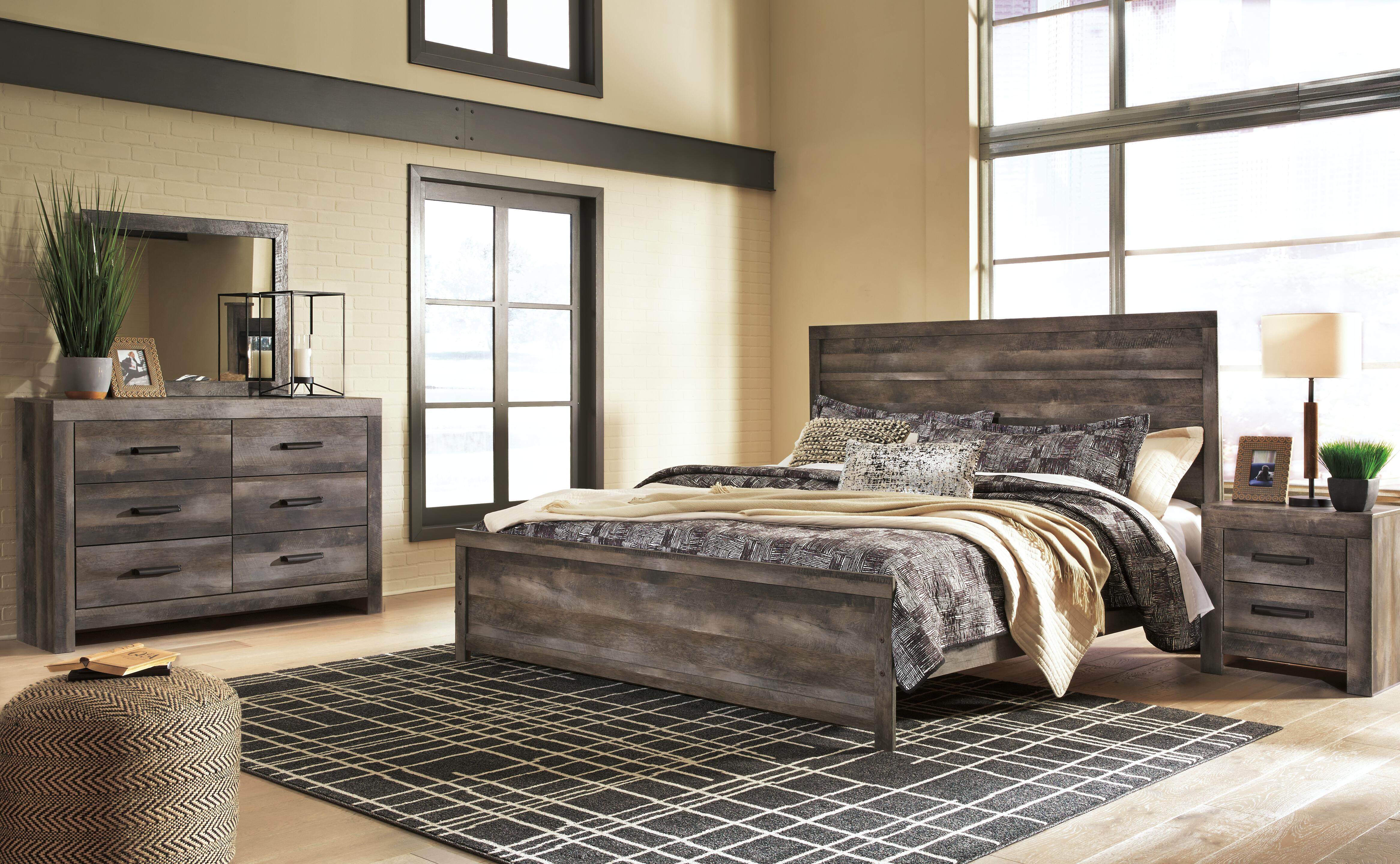 Wynnlow Panel Bed Bedroom Set