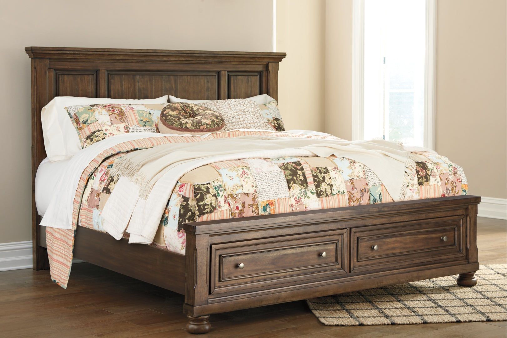 Flynnter Panel Bed