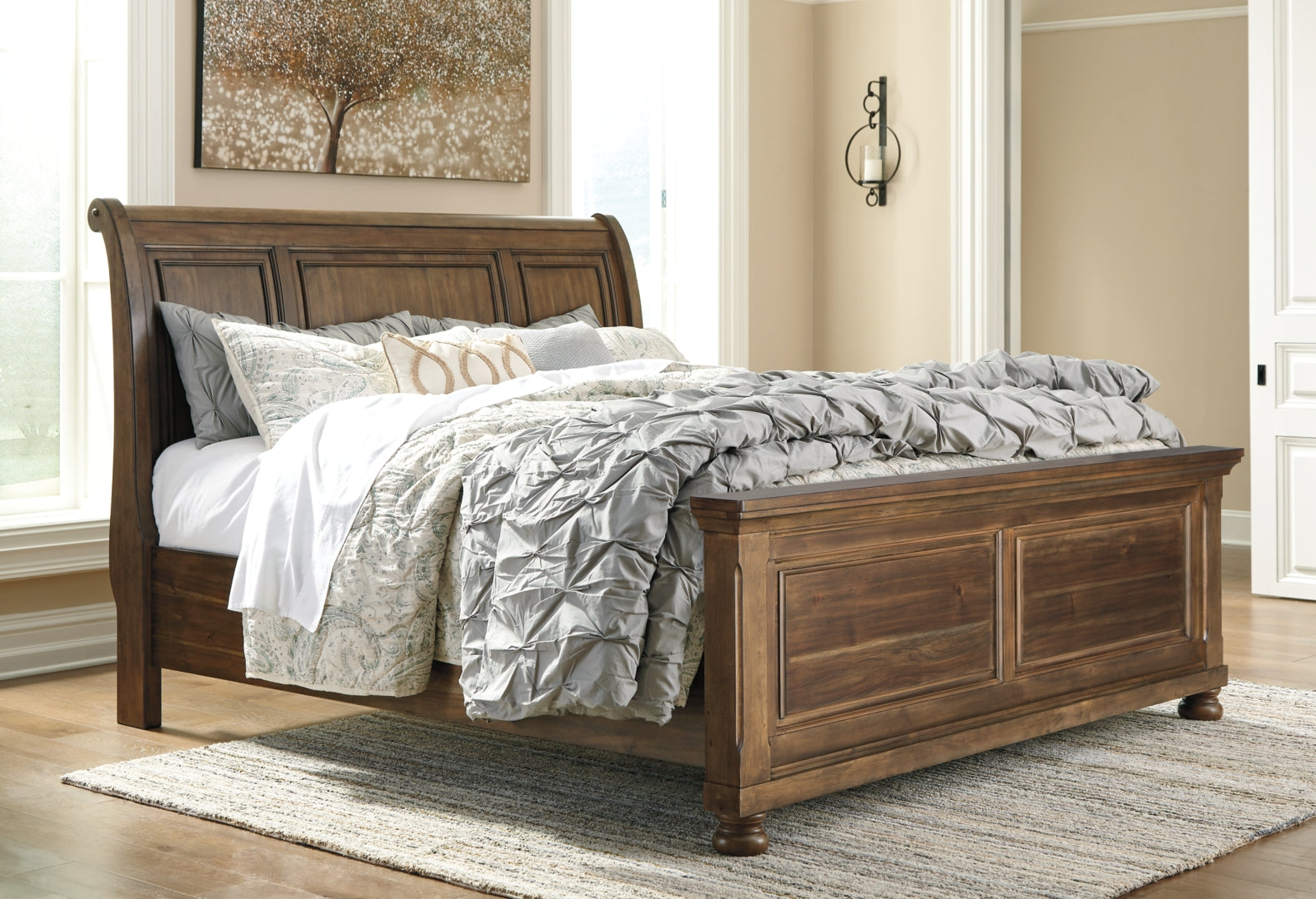 Flynnter Panel Bed