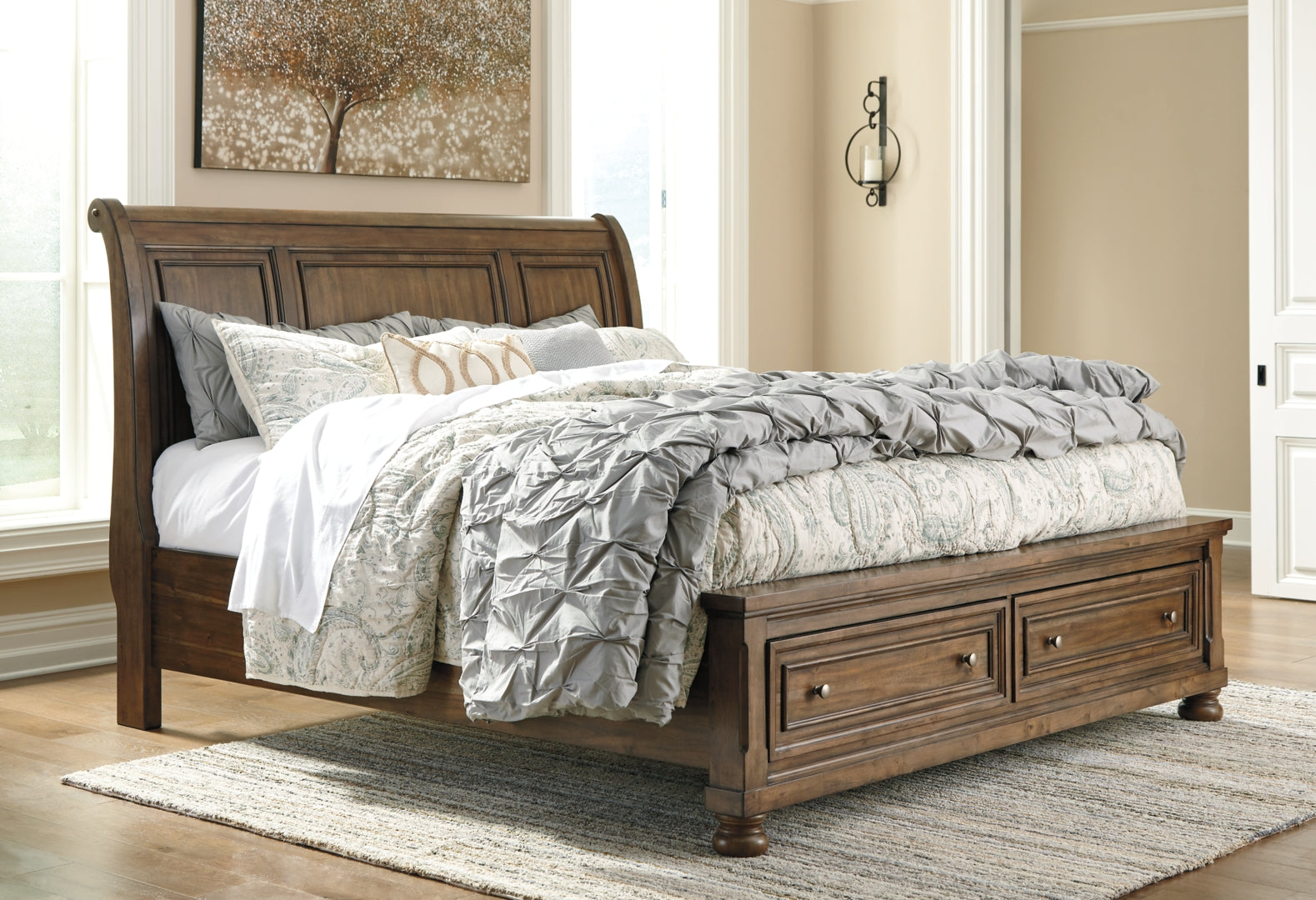 Flynnter Panel Bed