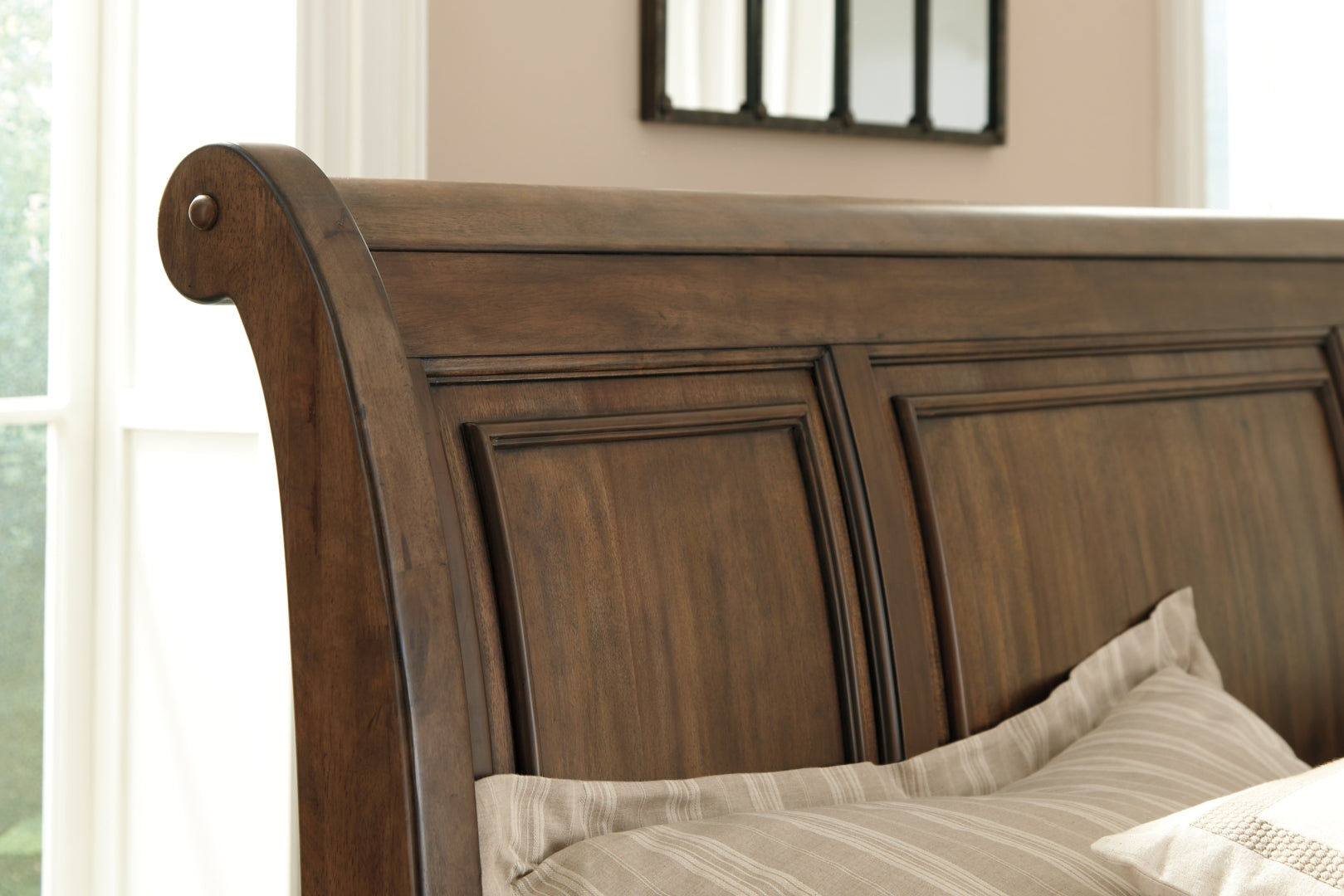 Flynnter Panel Bed