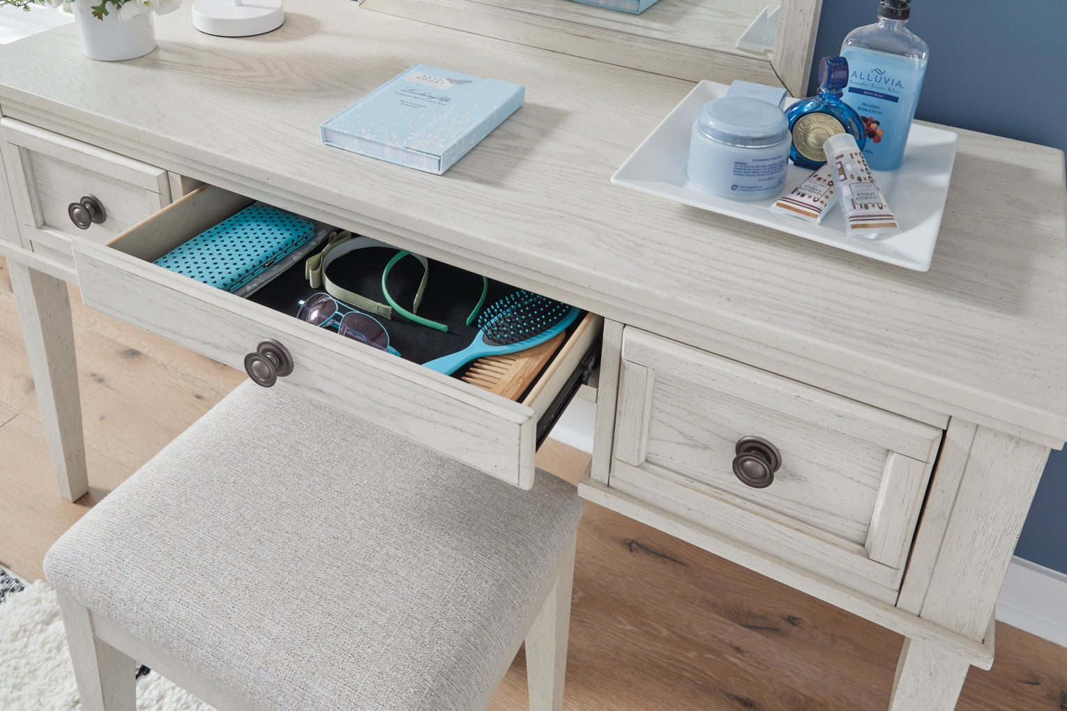Robbinsdale Vanity/Upholstered Stool
