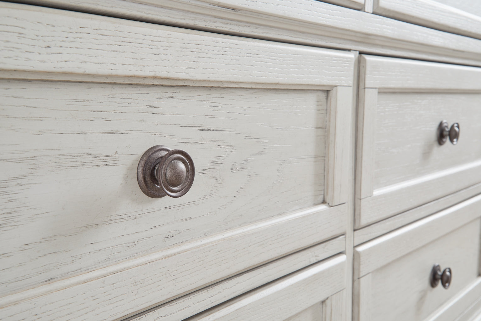 Robbinsdale Dresser & Chest