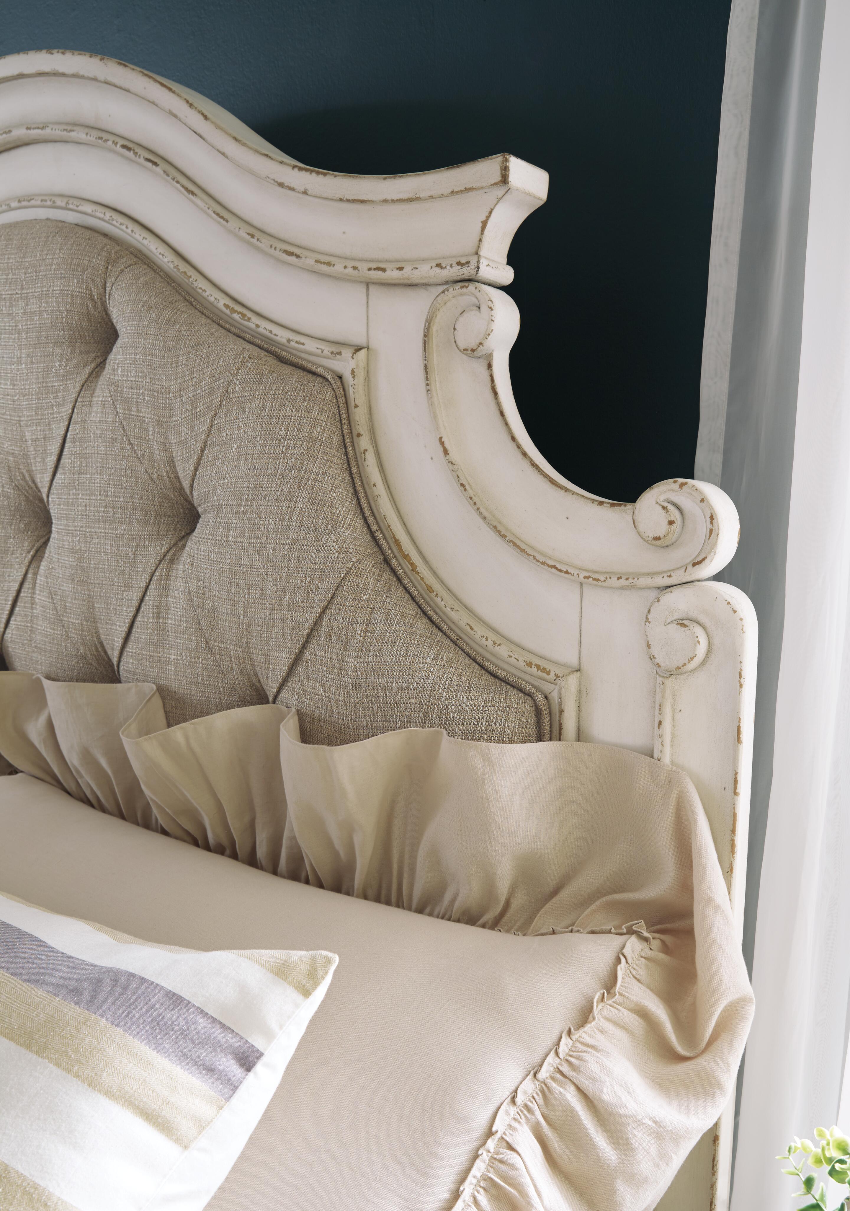 Realyn Upholstered Panel Bed Bedroom Set