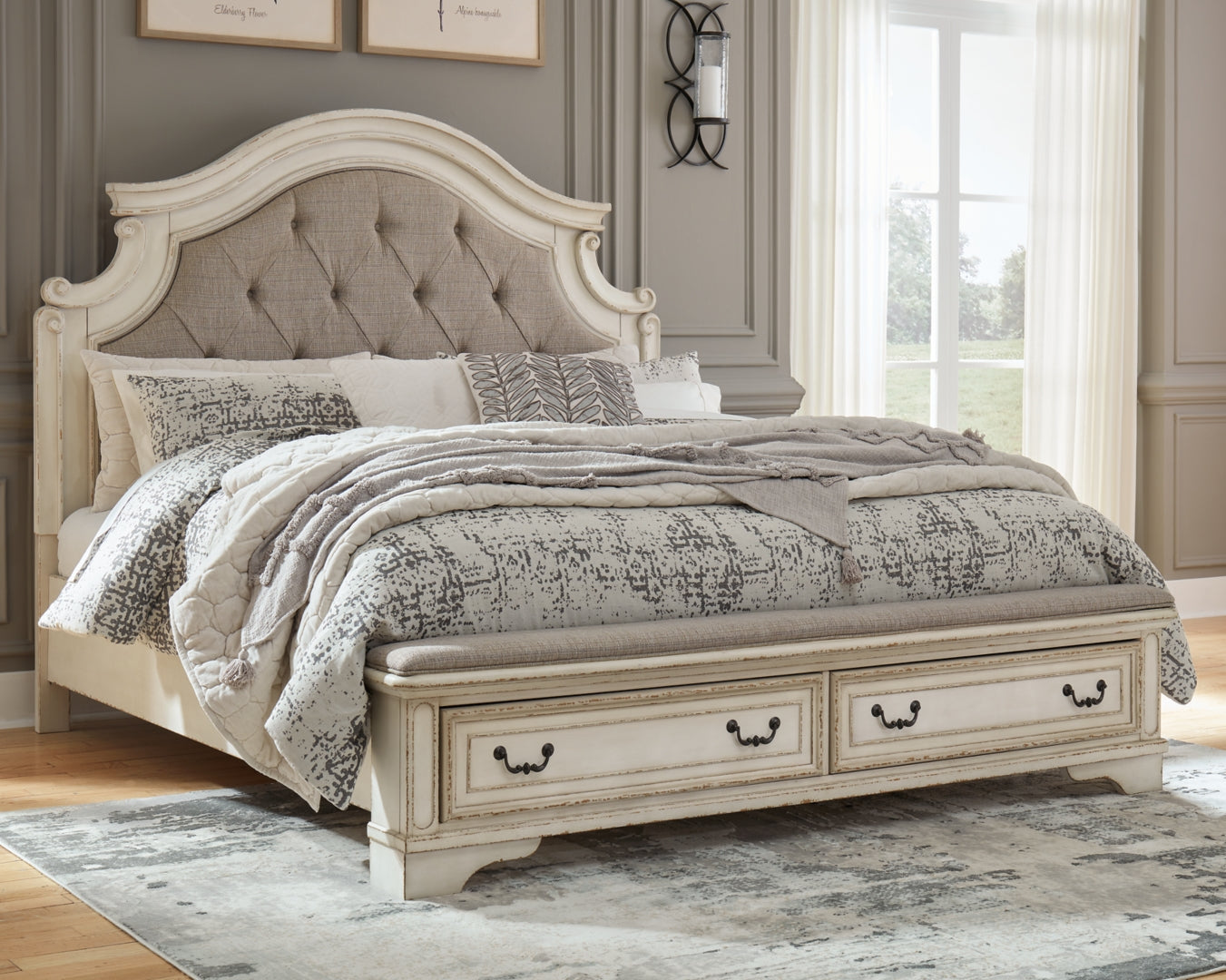 Realyn Upholstered Panel Bed