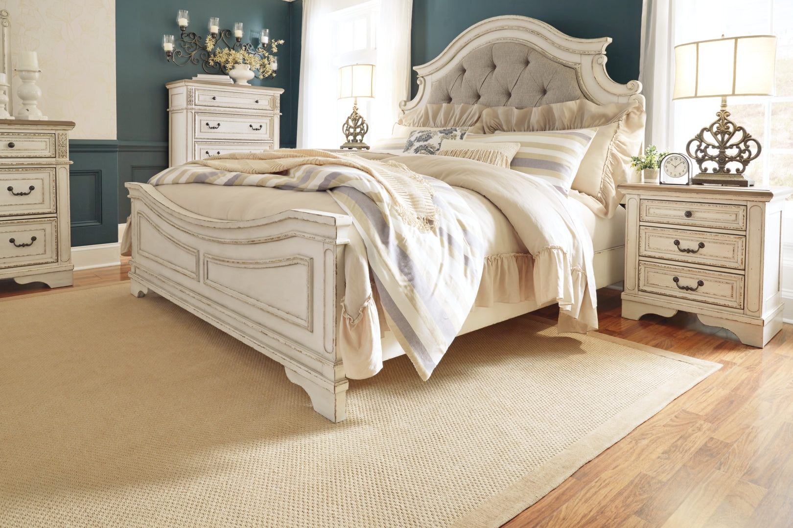 Realyn Upholstered Panel Bed