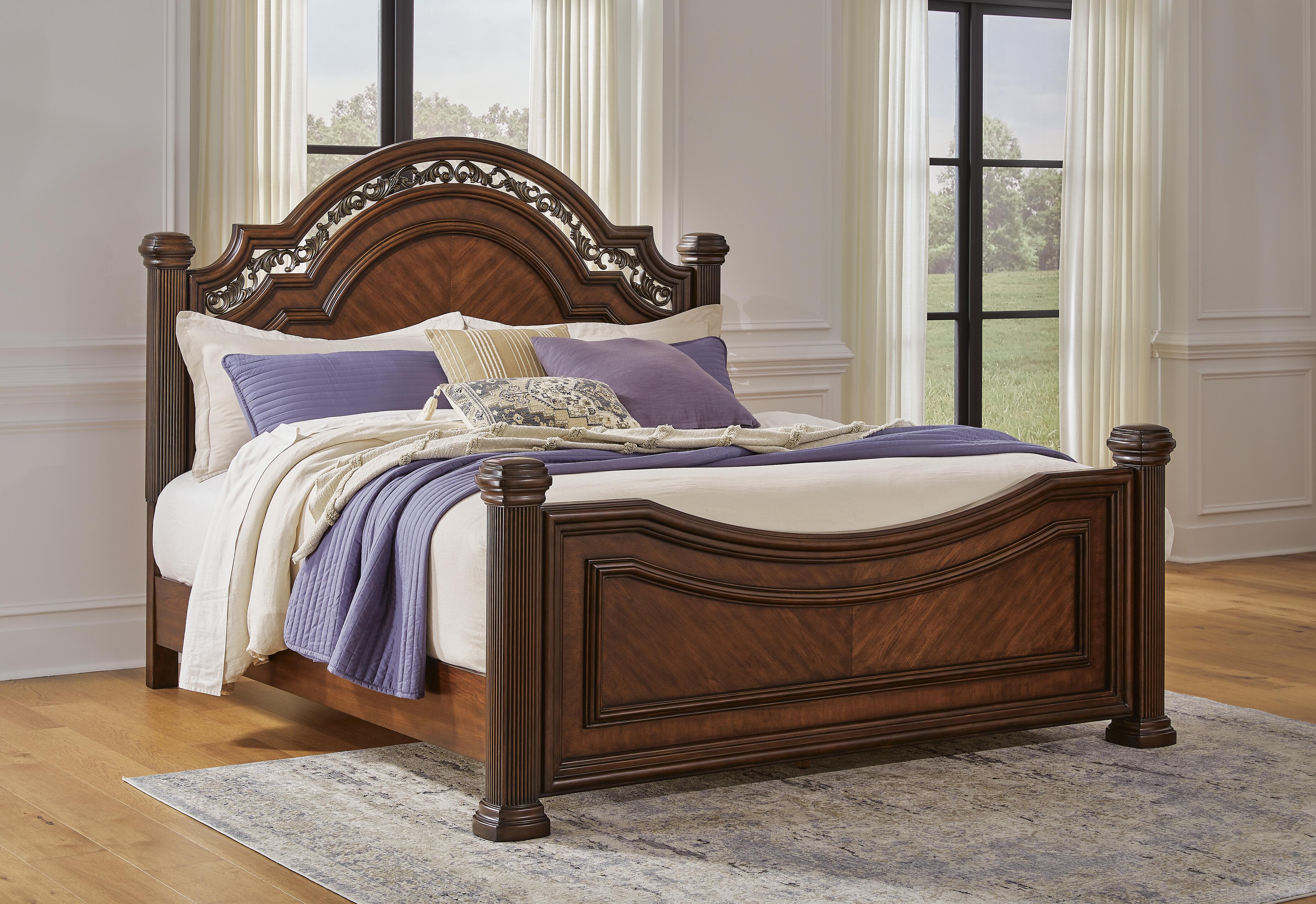 Lavinton Poster Bed Bedroom Set