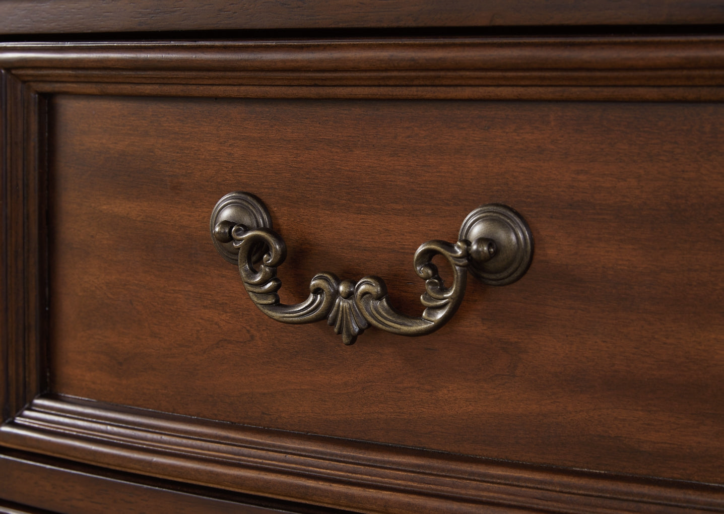 Lavinton Dresser & Chest