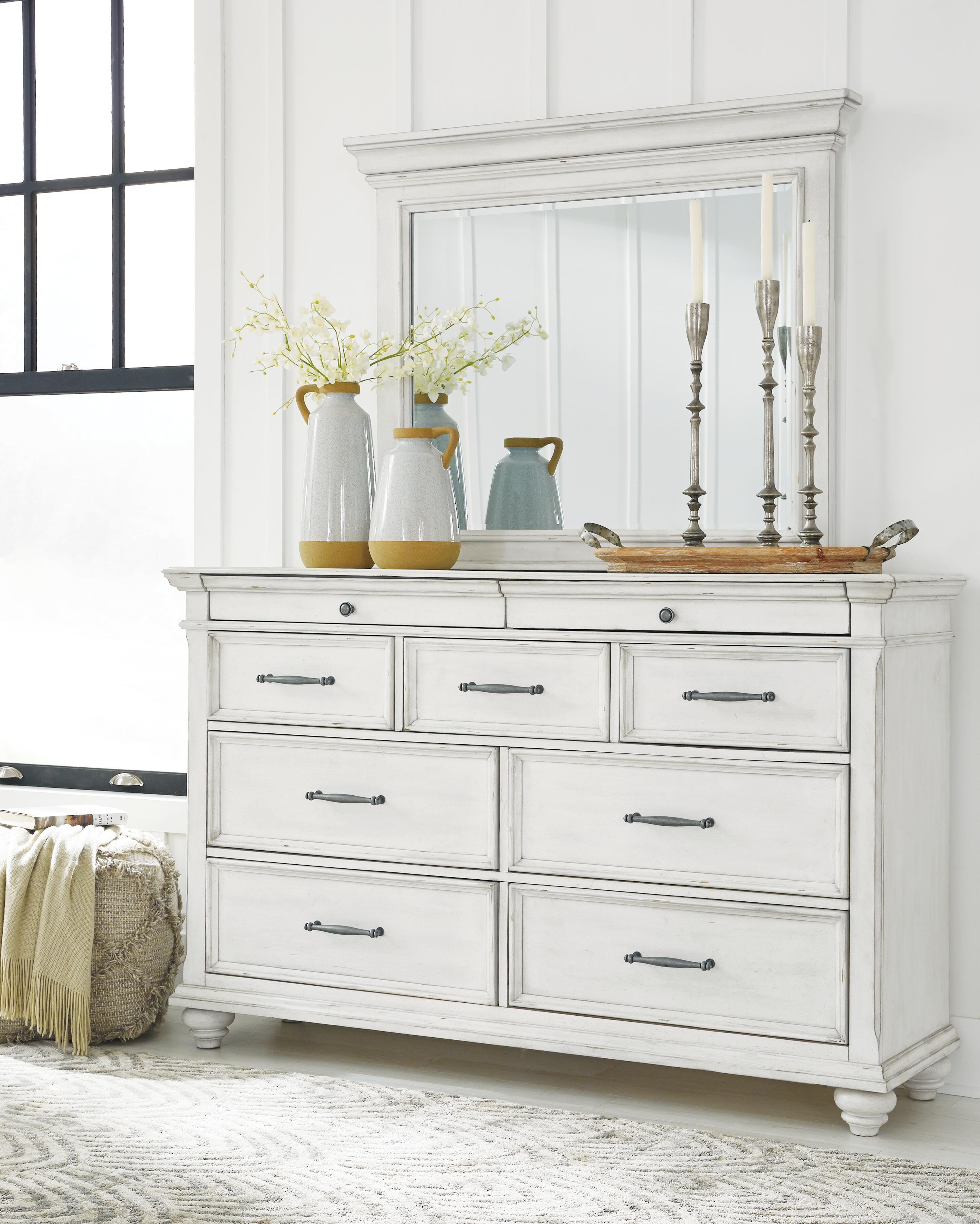 Kanwyn Panel Bed Bedroom Set