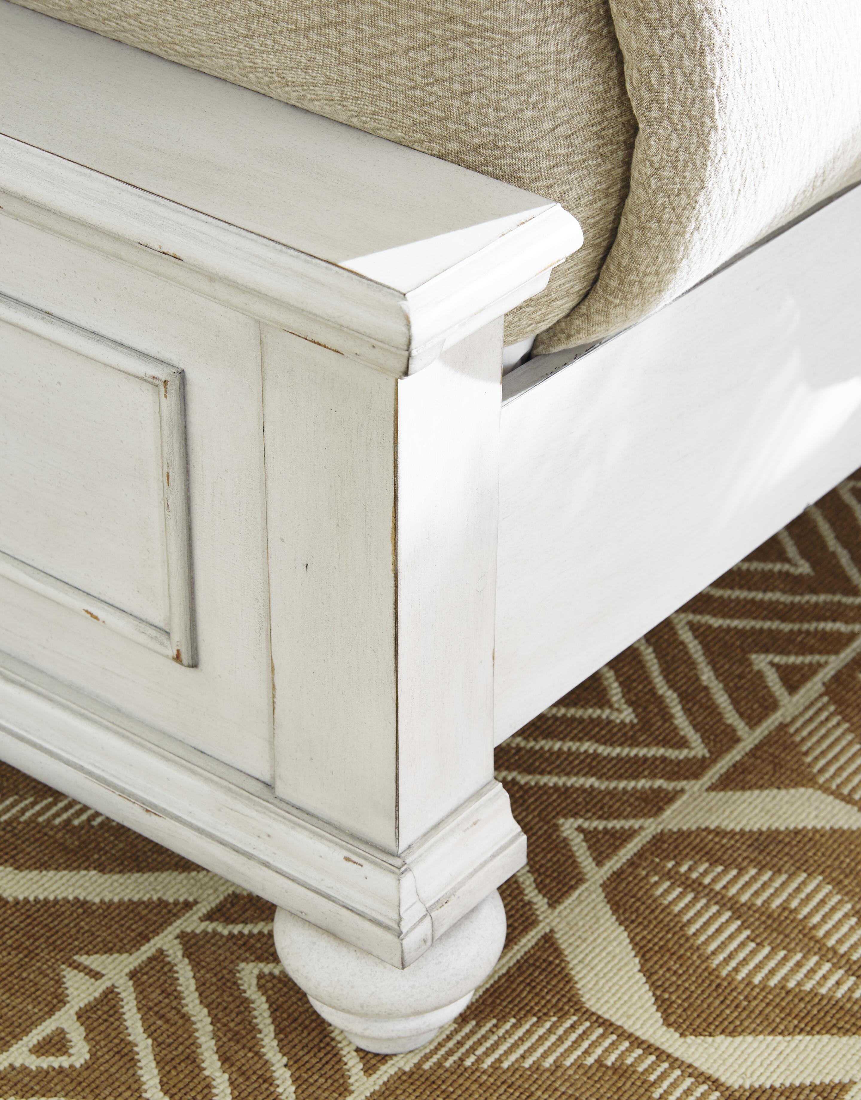 Kanwyn Panel Bed