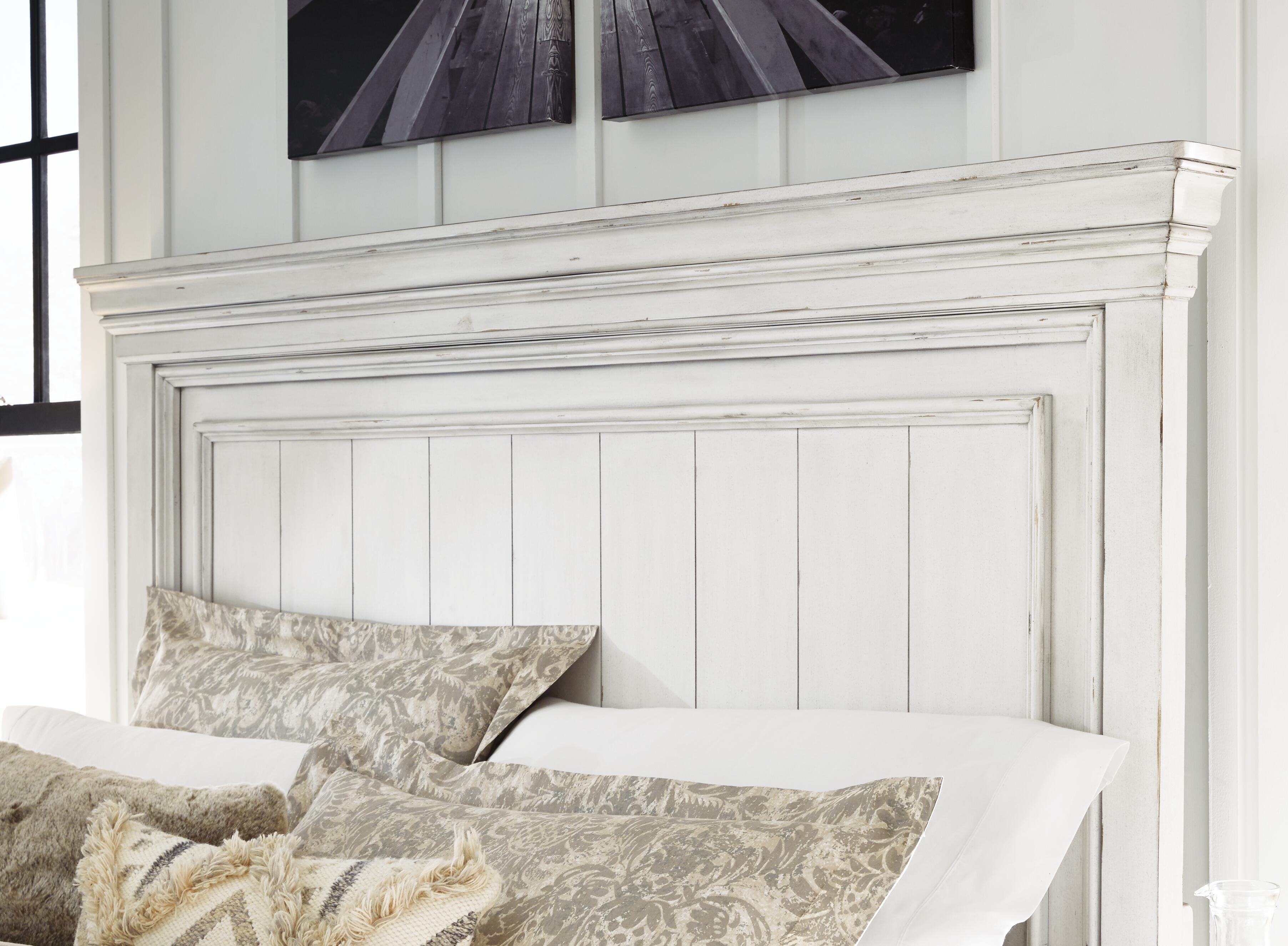 Kanwyn Panel Bed