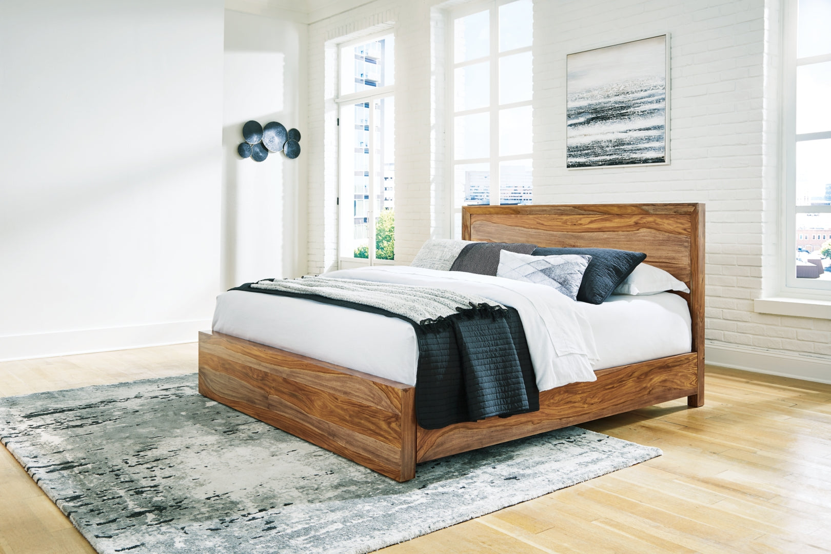 Dressonni Panel Bed