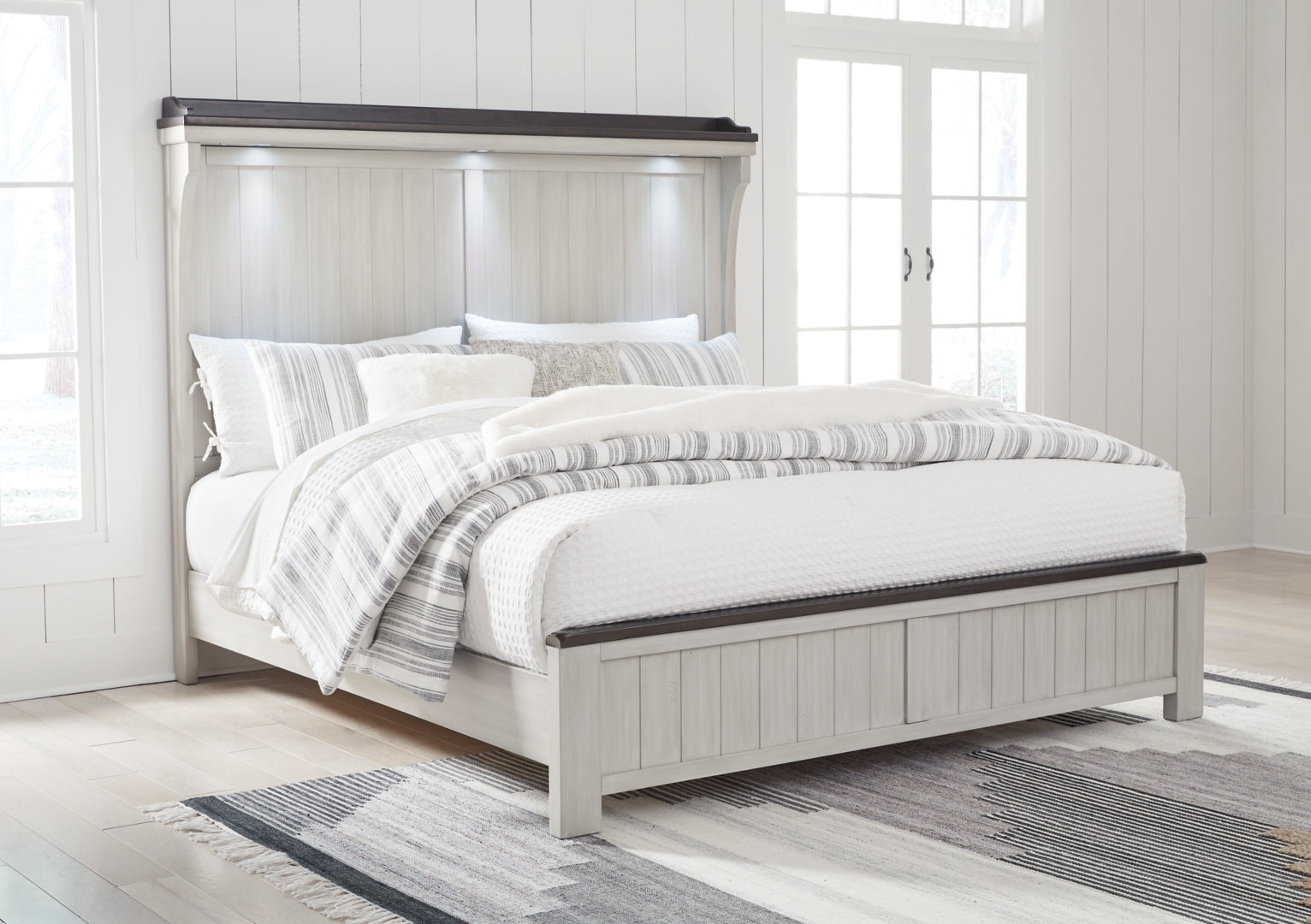 Darborn Panel Bed