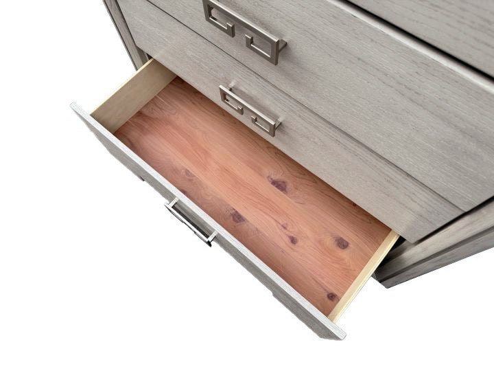 Basilone White Chest