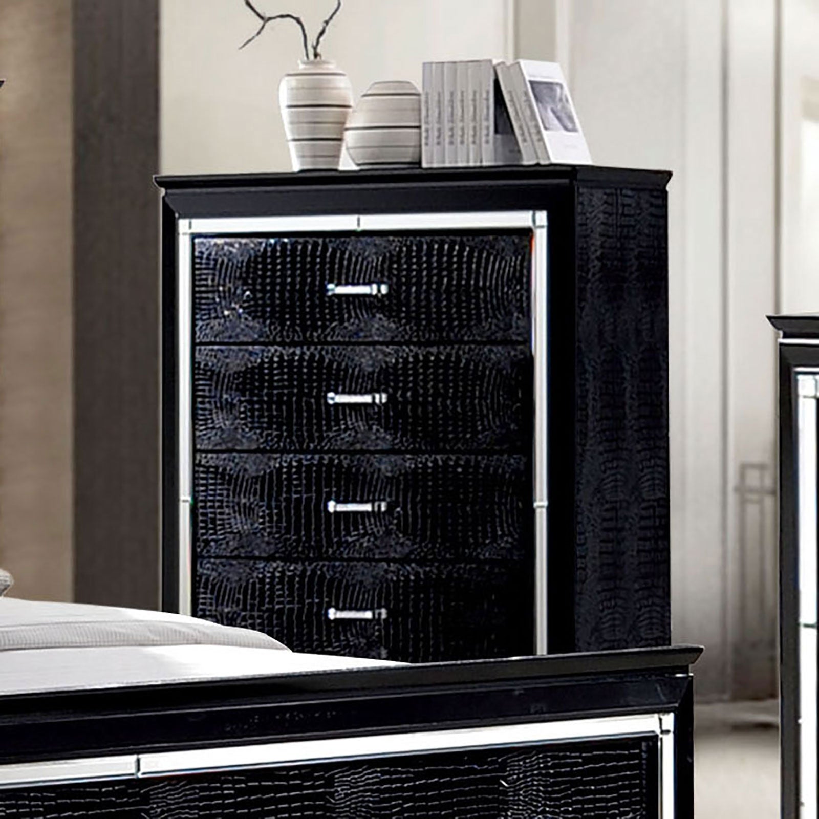 Bellanova Black 5 Pc. Queen Bedroom Set w/ Chest