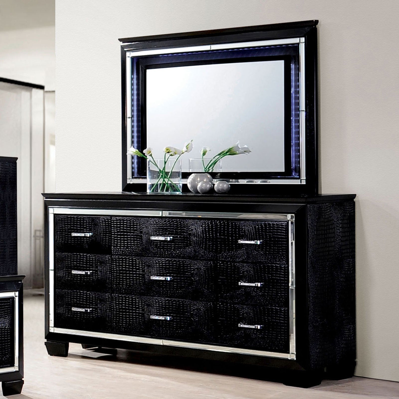 Bellanova Black 5 Pc. Queen Bedroom Set w/ Chest
