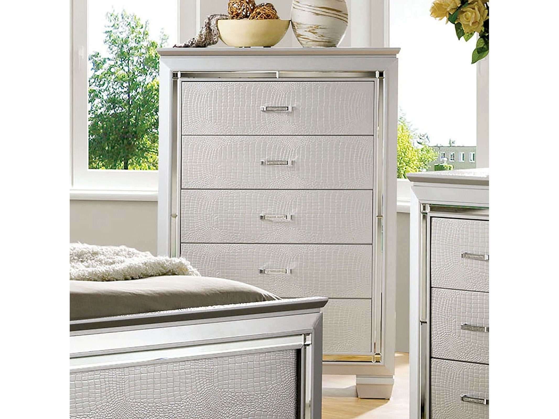 Bellanova Silver Chest
