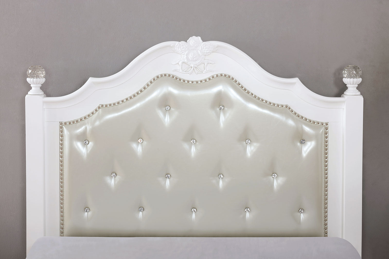 Belva White 4 Pc. Full Bedroom Set