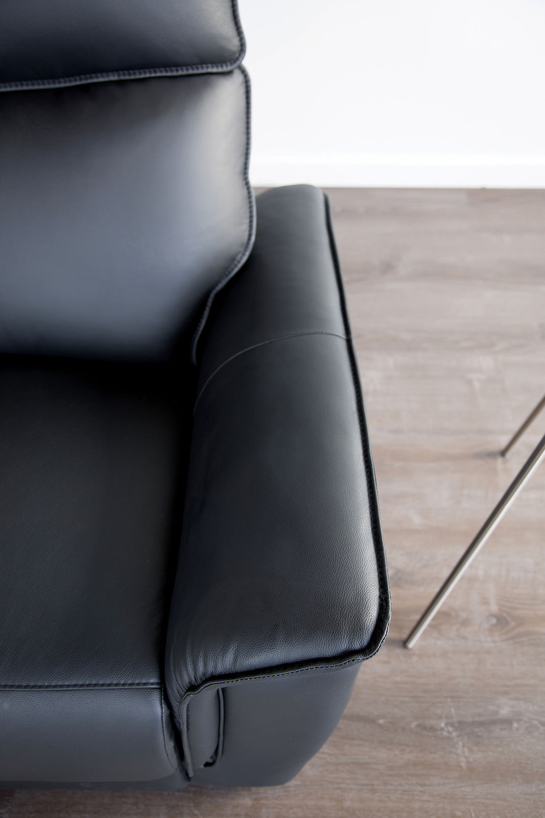 Bienne Black Reclining Loveseat