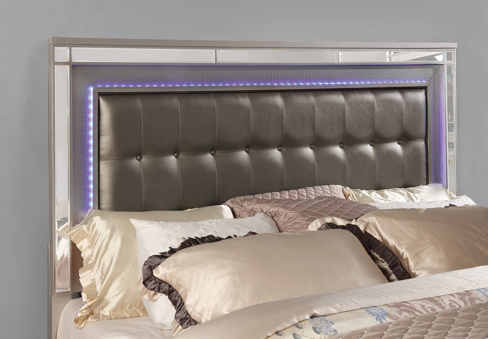 Brachium Silver 4 Pc. Queen Bedroom Set
