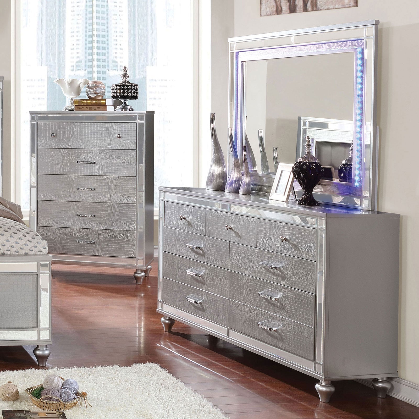 Brachium Silver 5 Pc. Queen Bedroom Set w/ 2 Nightstand