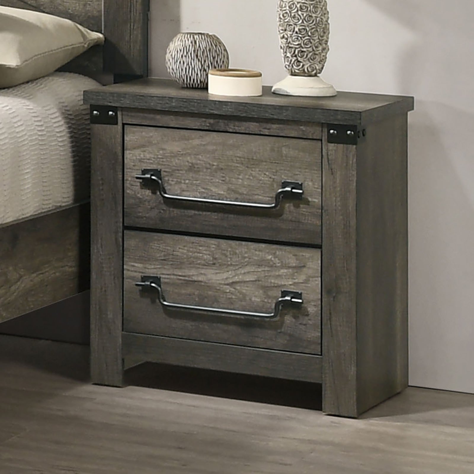 Britonale Gray Queen 4 Piece Bedroom Set