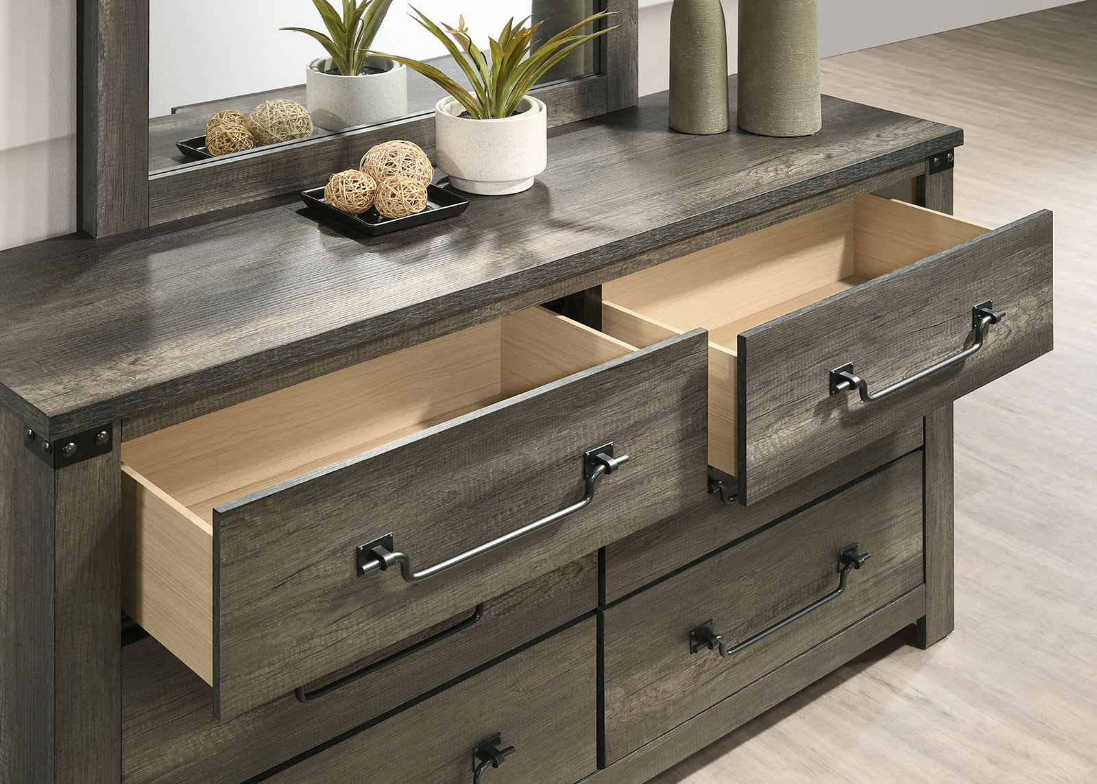 Britonale Gray Queen 5 Piece Bedroom Set w/Chest