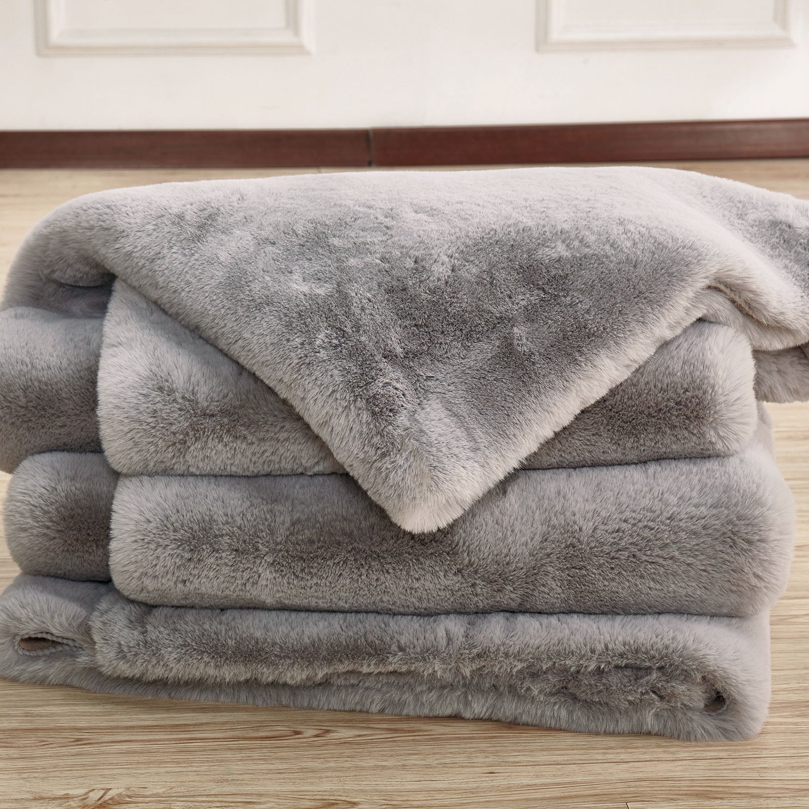 Caparica Silver 5' X 7' Area Rug