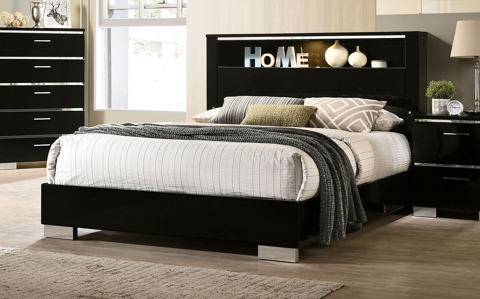 Carlie Black/Chrome 5 Pc. Queen Bedroom Set w/ Chest