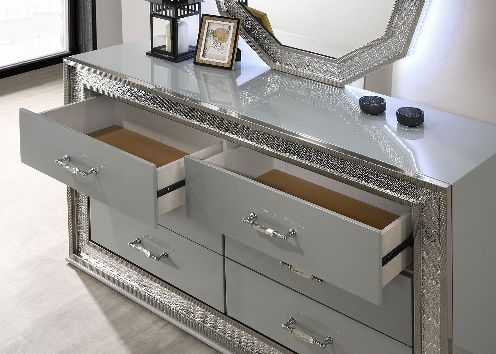 Cassiopeia Metallic Gray Queen 5 Piece Bedroom Set w/2 Nightstands