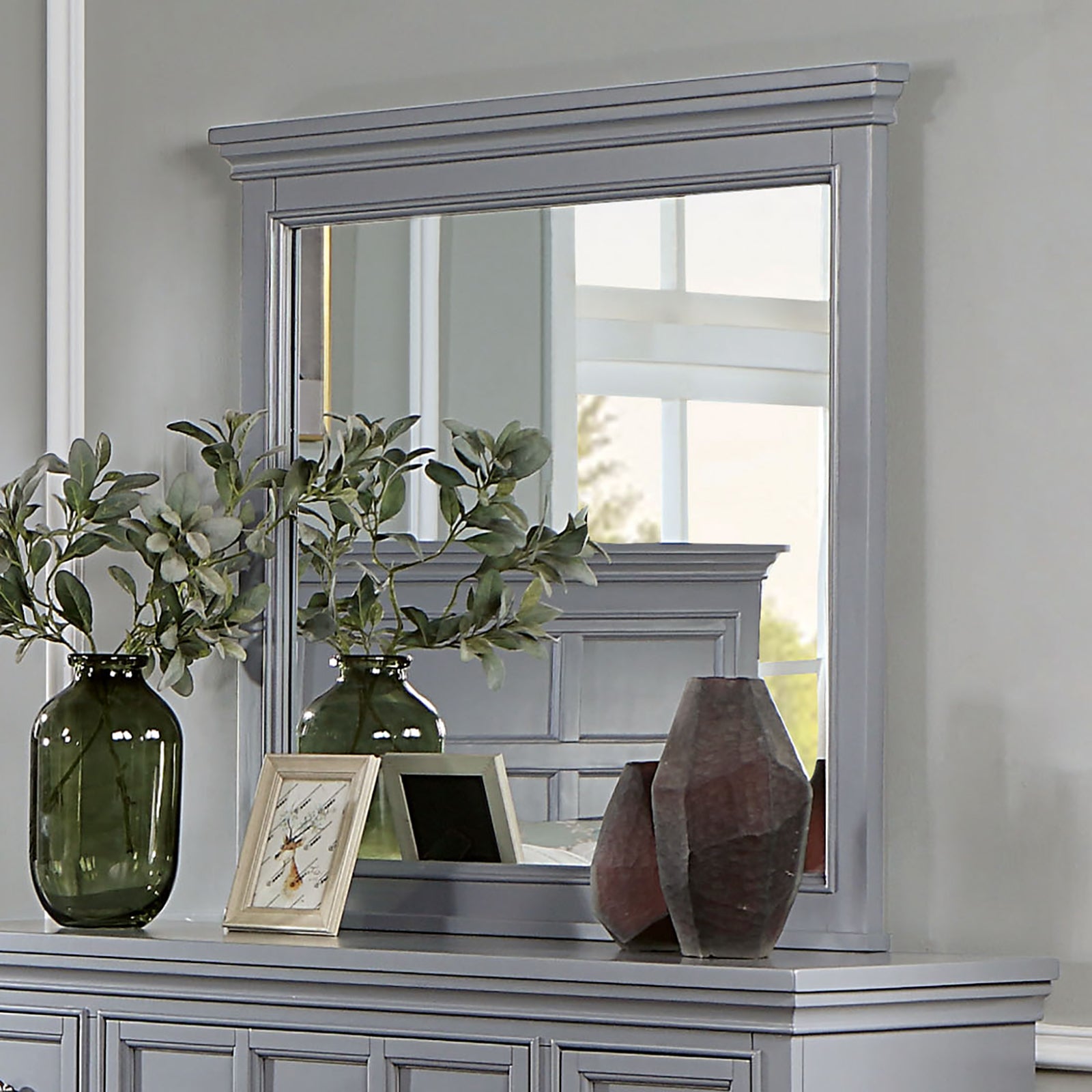 Castlile Gray 5 Pc. Queen Bedroom Set w/ Chest