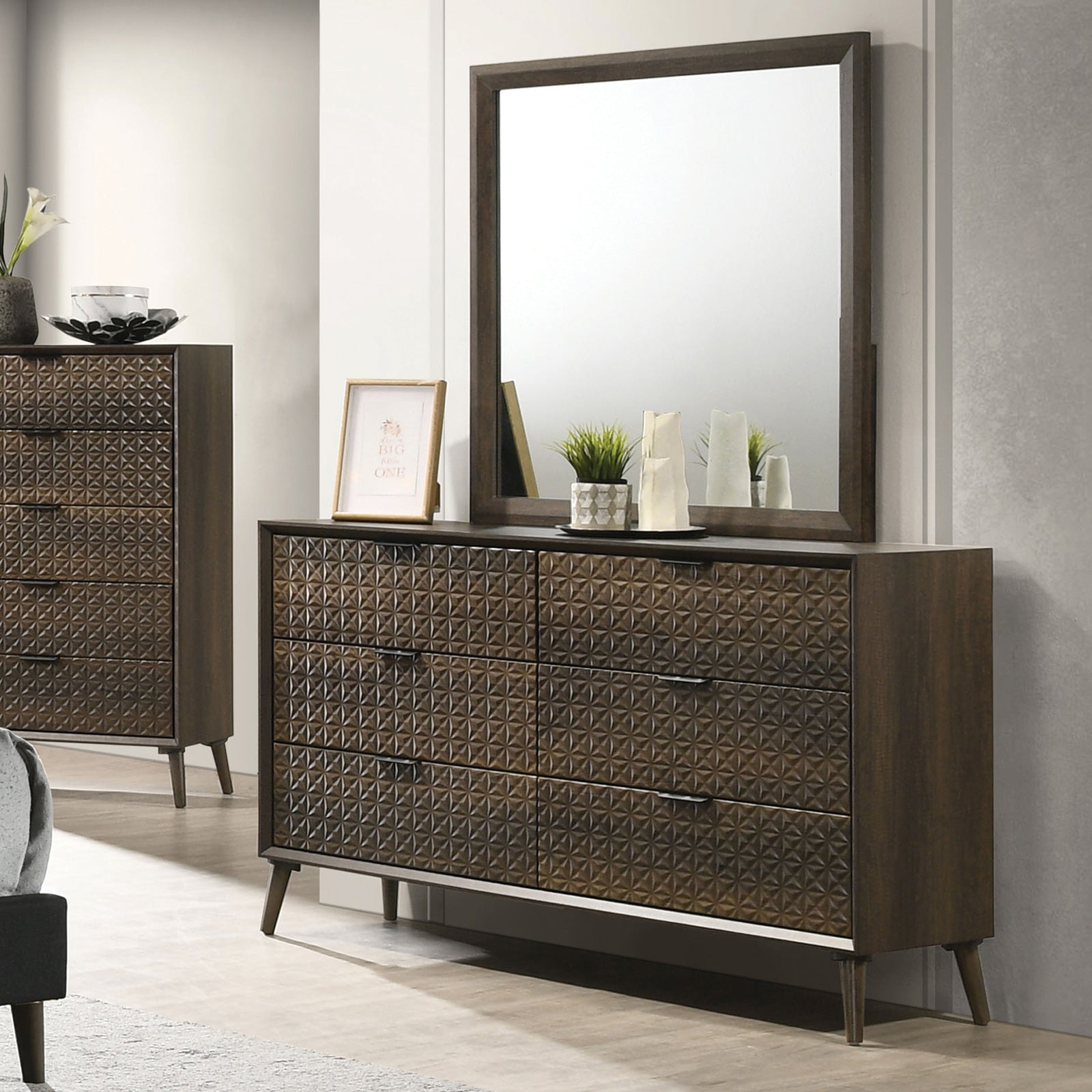 Chalfont Dark Brown Queen 5 Piece Bedroom Set w/2 Nightstands