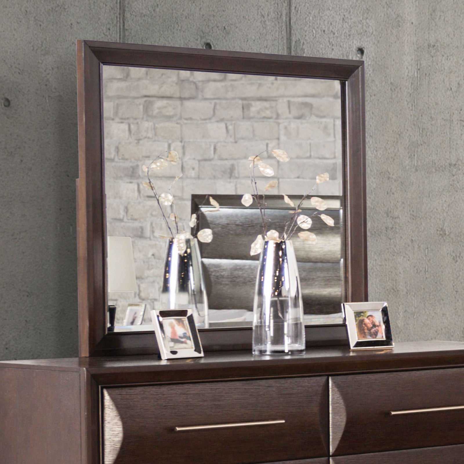 Chemnitz Espresso Queen 5 Piece Bedroom Set w/2 Nightstands