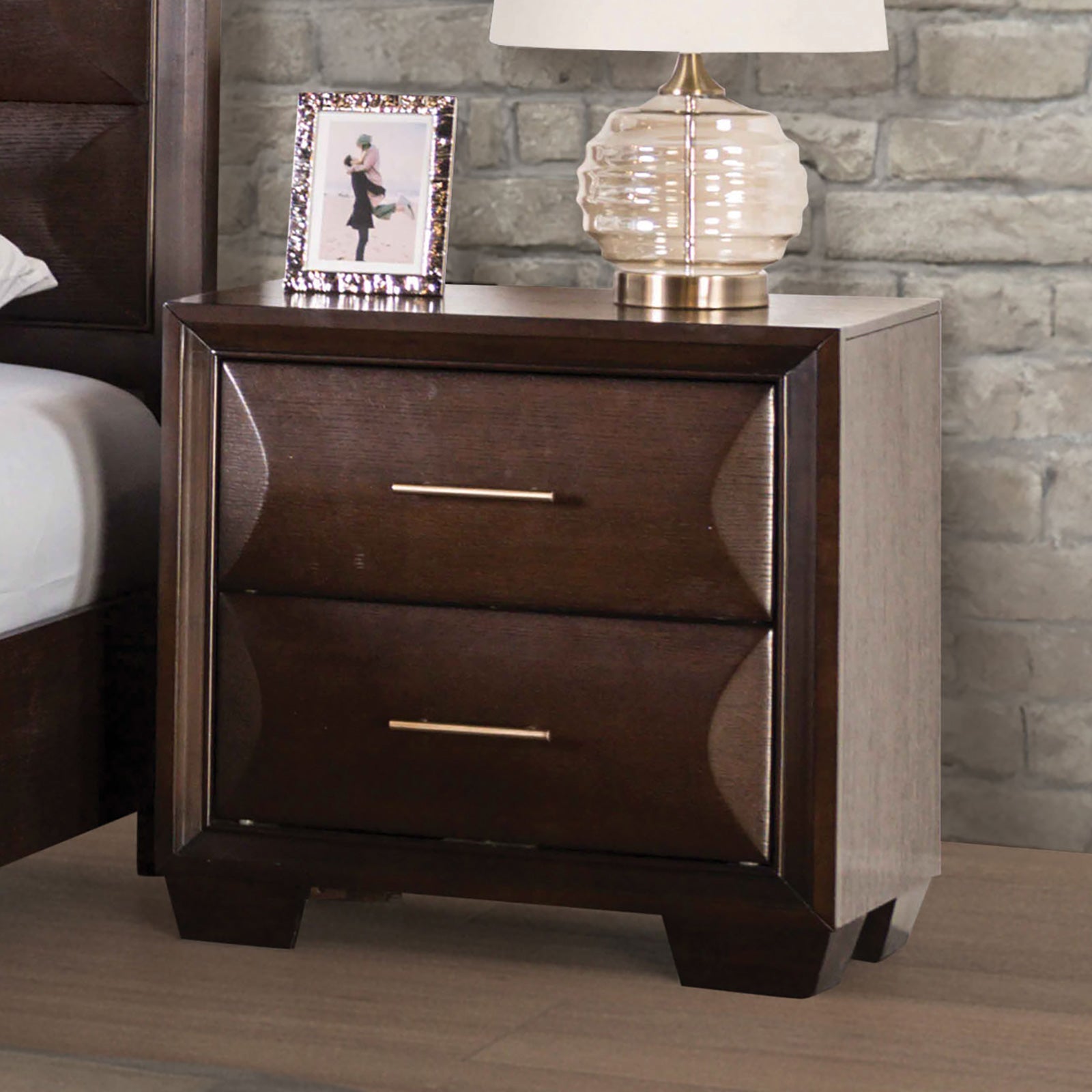 Chemnitz Espresso Queen 5 Piece Bedroom Set w/Chest