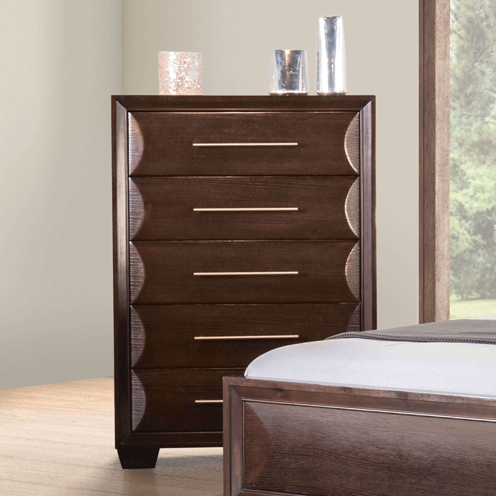 Chemnitz Espresso Queen 5 Piece Bedroom Set w/Chest
