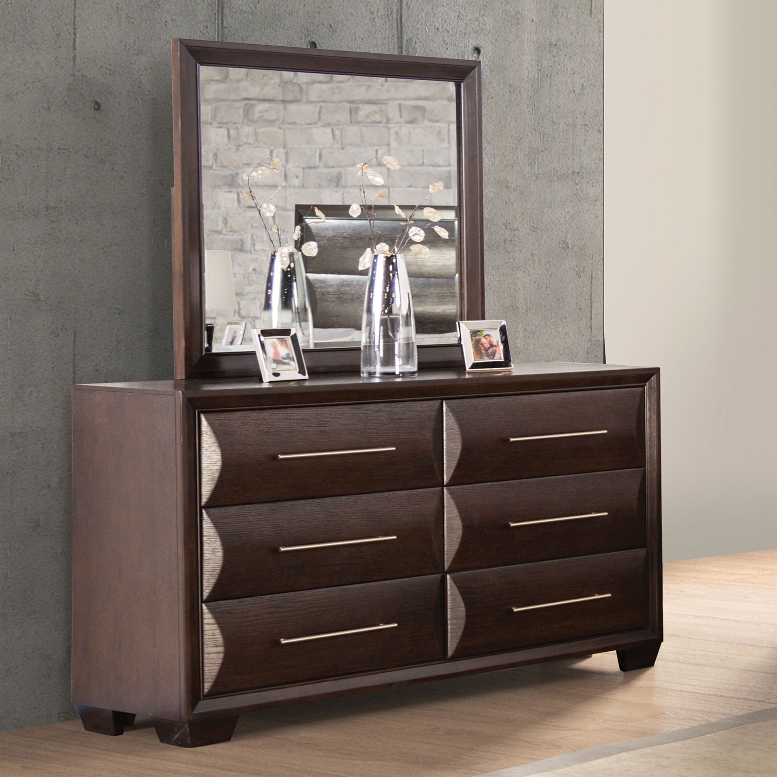 Chemnitz Espresso Queen 5 Piece Bedroom Set w/Chest