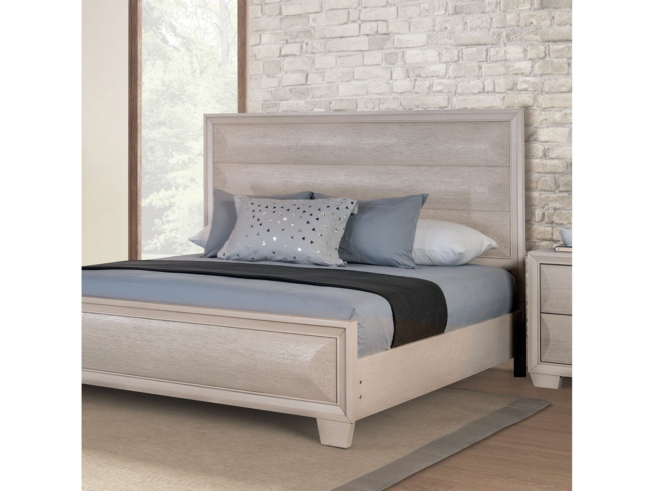 Chemnitz White Eastern King Bed