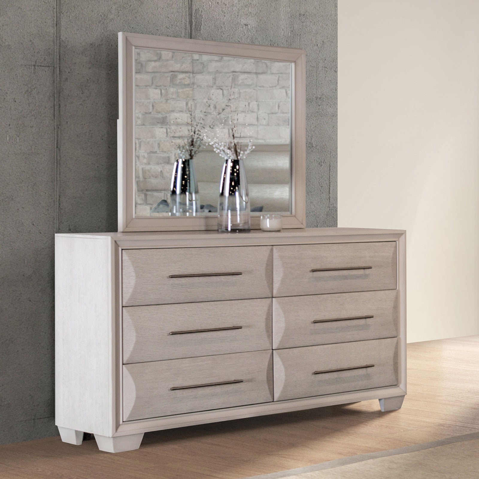 Chemnitz White Queen 4 Piece Bedroom Set